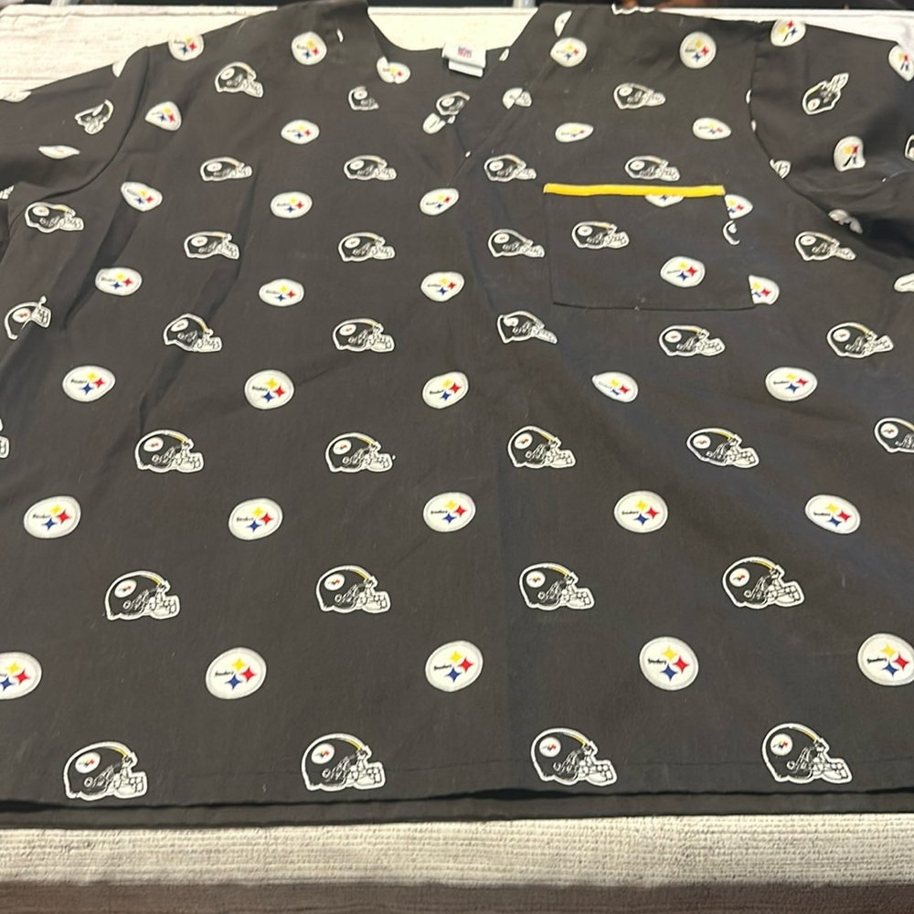 NFL Pittsburgh Steelers Black Short Sleeve Tee with Helmet & Logo Pattern